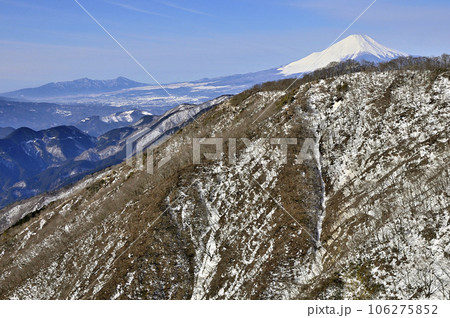 神奈川県、塔ノ岳より、富士山の写真です。-