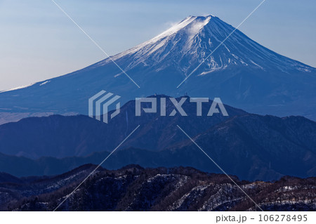 大菩薩連嶺・白谷ノ丸から見る冬の富士山 大菩薩連嶺・白谷ノ丸から見る冬の富士山 106278495