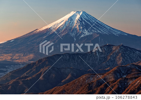 雁ヶ腹摺山から見る早朝の富士山 雁ヶ腹摺山から見る早朝の富士山 106278843