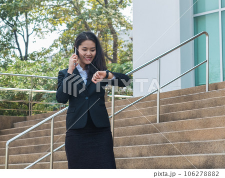 Businesswoman talking on phone 106278882