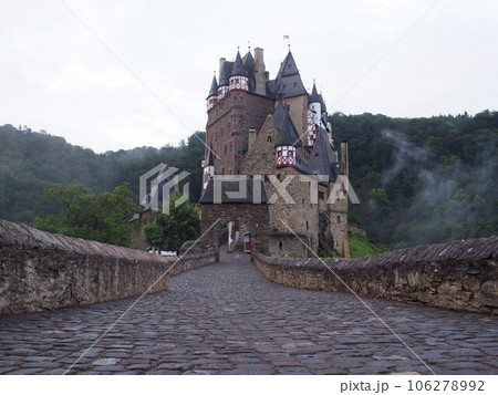 エルツ城　ドイツ　2023 夏　明朝 106278992