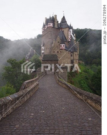 エルツ城　ドイツ　2023 夏　明朝 106278994