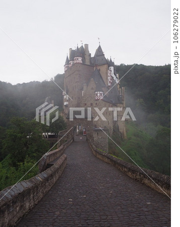 エルツ城 ドイツ 2023 夏 明朝 エルツ城 ドイツ 2023 夏 明朝 106279022