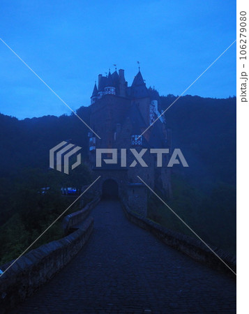 エルツ城　ドイツ　2023 夏　明朝 106279080