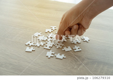 puzzle pieces on the wood table 106279310