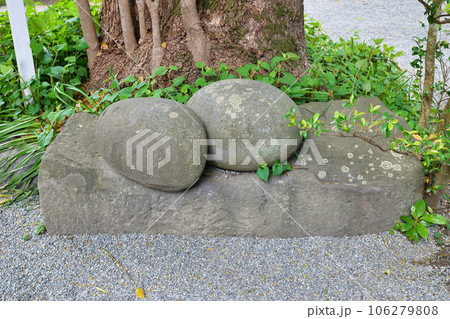 鎌倉 八雲神社の新羅三郎手玉石(鎌倉市大町) 鎌倉 八雲神社の新羅三郎手玉石(鎌倉市大町) 106279808