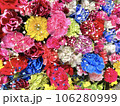 鮮やかな花手水 106280999