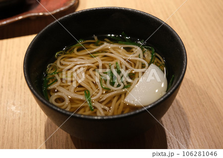 一杯のかけそばの写真素材 [106281046] - PIXTA