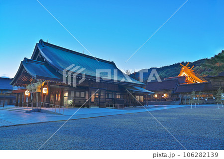 【出雲大社 拝殿 (夜景)】 島根県出雲市大社町杵築東 106282139
