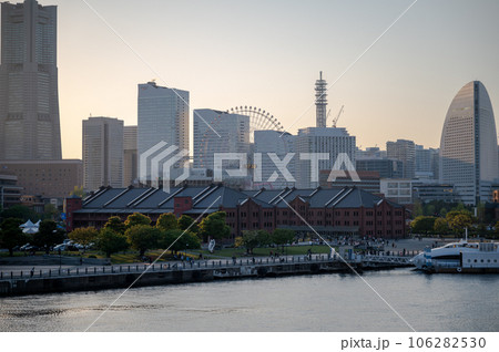 横浜みなとみらい　大桟橋から見た風景 106282530