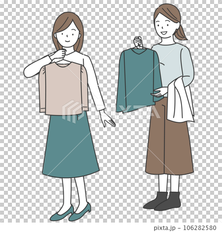服を選ぶ女性客と女性の店員 106282580