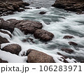ocean water flows between the rocks of the sea shore 106283971