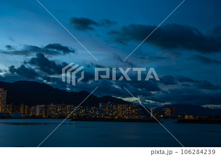 黄昏時の琵琶湖風景 106284239
