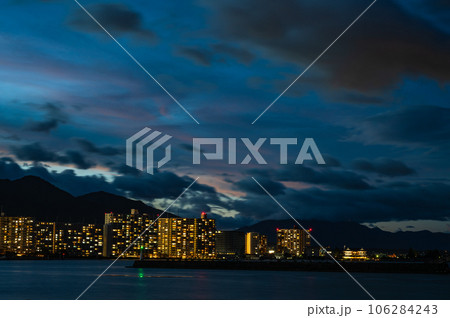 黄昏時の琵琶湖風景 106284243