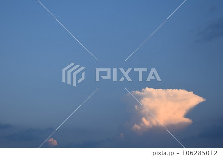 茜色の崩れかけた積乱雲② 106285012