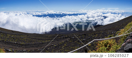 富士山　御殿場口登山道からの風景　七合目からの俯瞰 106285027