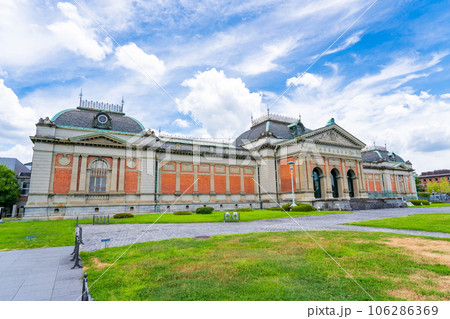 京都市　真夏の国立博物館　明治古都館 106286369