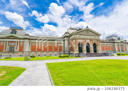 京都市　真夏の国立博物館　明治古都館 106286375