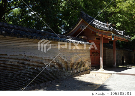 西総門と築地塀(信長塀) 石清水八幡宮 西総門と築地塀(信長塀) 石清水八幡宮 106288301