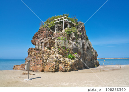 【稲佐の浜 (弁天島)】 島根県出雲市大社町杵築北 【稲佐の浜 (弁天島)】 島根県出雲市大社町杵築北 106288540