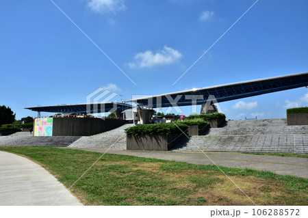 茨城県　国営ひたち海浜公園　西口翼のゲート周辺 106288572