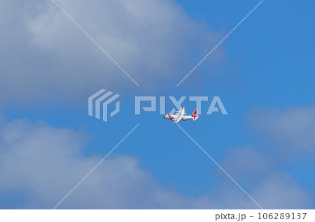横田基地から離陸する沿岸警備隊のC-130 106289137