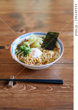 インスタントラーメン 106289334