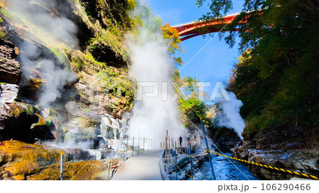 秋の小安峡 106290466