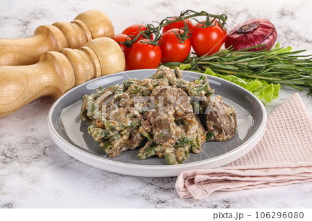 Fried turkey liver with herbs in cream sauce 106296080