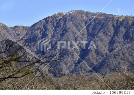 丹沢の茅ノ木棚沢ノ頭より望む丹沢山 106299818