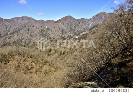 丹沢の鍋割山より望む檜洞丸と蛭ヶ岳 106299833