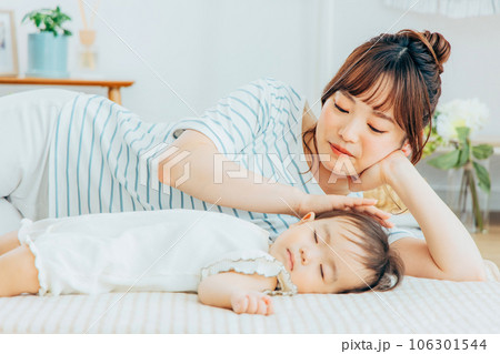 家族 赤ちゃん 家族 赤ちゃん 106301544