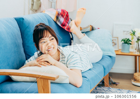 女性 一人暮らし 女性 一人暮らし 106301556