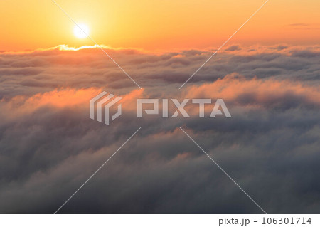 大撫山から見た雲海「兵庫県・佐用町」 大撫山から見た雲海「兵庫県・佐用町」 106301714