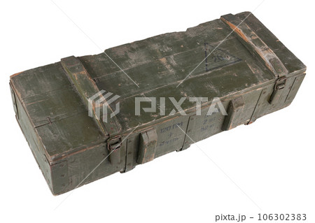 Army ammunition green crate. Text in russian - type of ammunition, projectile caliber, projectile type, number of pieces and weight. 106302383