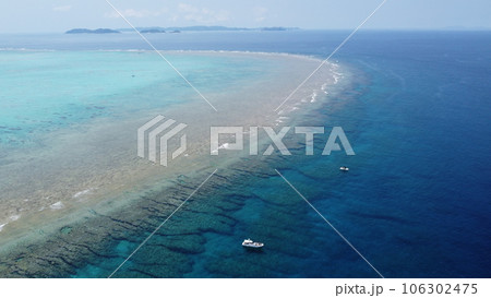 空撮-沖縄県チービシのナガンヌ島北側からケラマ諸島向けドローン撮影 空撮-沖縄県チービシのナガンヌ島北側からケラマ諸島向けドローン撮影 106302475
