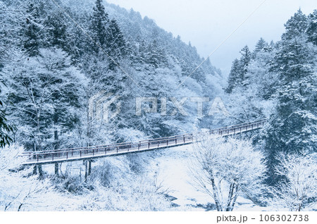東京 秋川渓谷の雪景色 ~石舟橋~ 東京 秋川渓谷の雪景色 ~石舟橋~ 106302738
