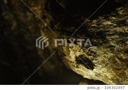洞窟イメージ｜岩肌マクロ撮影 106302897