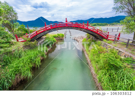 (青森県)恐山・宇曽利山湖から流れ出す三途の川 夏 (青森県)恐山・宇曽利山湖から流れ出す三途の川 夏 106303812