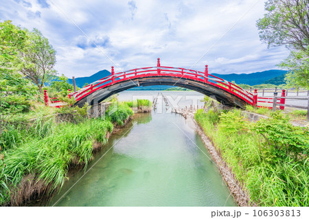 （青森県）恐山・宇曽利山湖から流れ出す三途の川　夏 106303813
