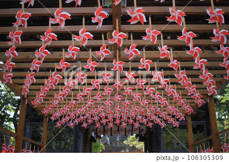 宮城県竹駒神社　夏詣の回る風車 106305309
