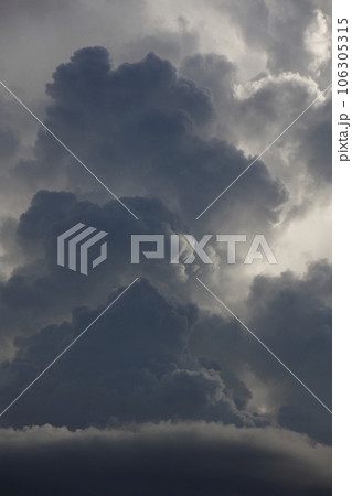 黒い雲　積乱雲　天候急変 106305315