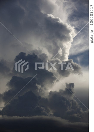 黒い雲　積乱雲　天候急変 106305317