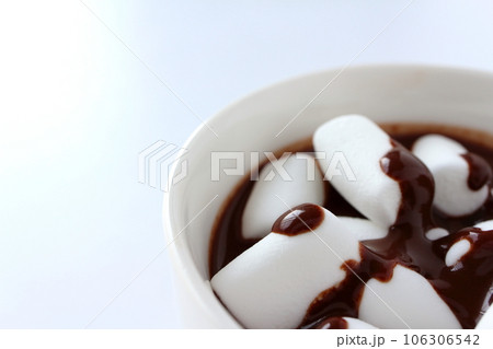 マシュマロとホットチョコレート チョコレートドリンク マシュマロとホットチョコレート チョコレートドリンク 106306542