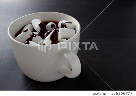マシュマロとホットチョコレート チョコレートドリンク 106306777