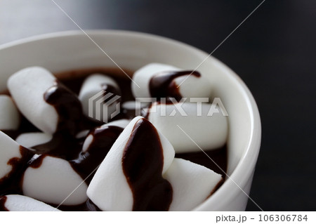 マシュマロとホットチョコレート チョコレートドリンク マシュマロとホットチョコレート チョコレートドリンク 106306784