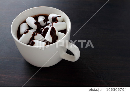 マシュマロとホットチョコレート チョコレートドリンク マシュマロとホットチョコレート チョコレートドリンク 106306794