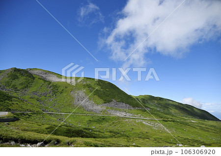 室堂平の風景　立山　立山黒部アルペンルート　レジャー　旅行　観光地　景勝地　絶景　夏　室堂　自然 106306920