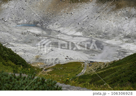 室堂平の風景　立山　立山黒部アルペンルート　レジャー　旅行　観光地　景勝地　絶景　夏　室堂　自然 106306928