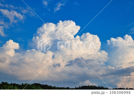 夕方に発生した積乱雲 夕方に発生した積乱雲 106306998